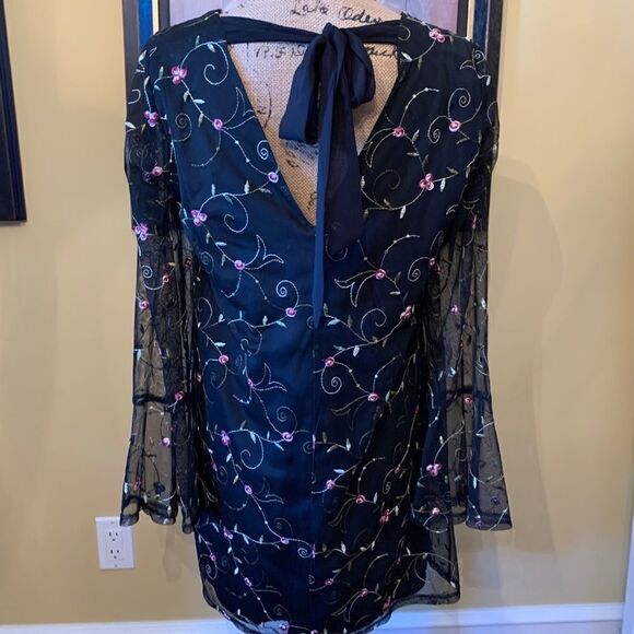 BCBGenerations Lace Dress Embroidered flowers - Picture 1 of 11